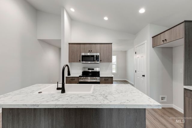 285 N Cranesbill Ave, Kuna, ID 83634