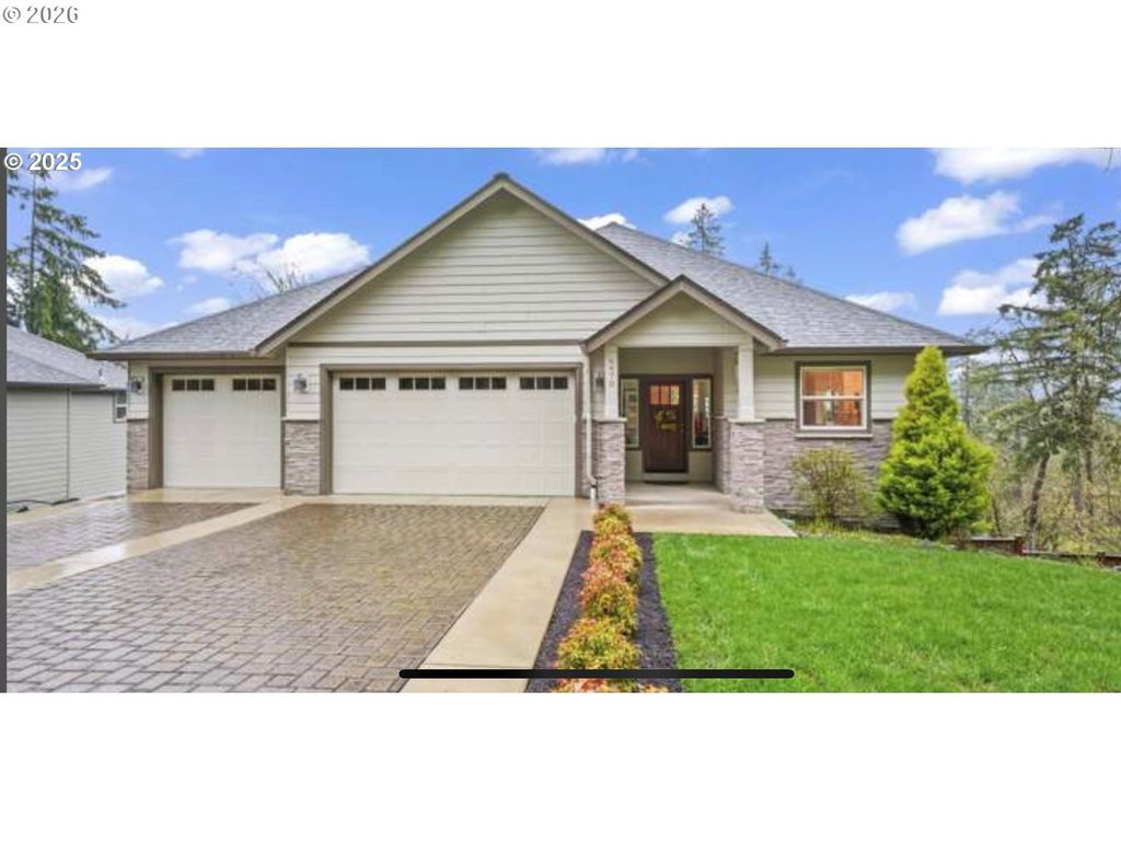 982 S 66th Pl, Springfield, OR 97478