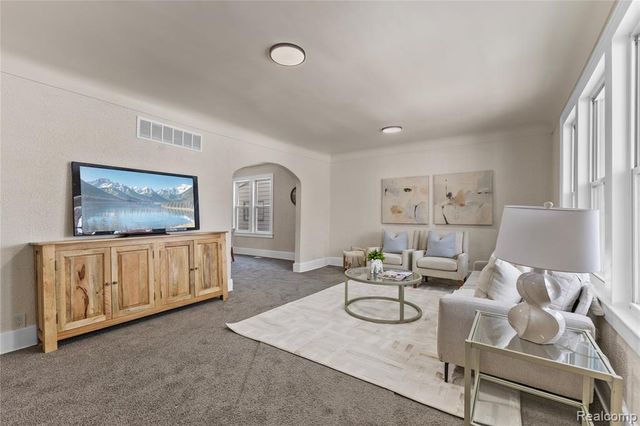 24857 Landau, Center Line, MI 48015