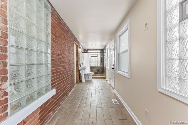 24857 Landau, Center Line, MI 48015