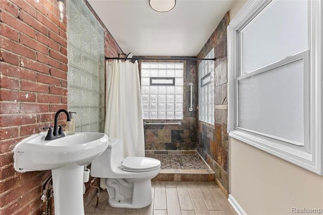 24857 Landau, Center Line, MI 48015