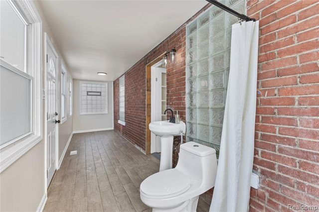 24857 Landau, Center Line, MI 48015