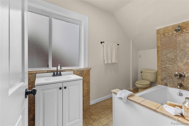 24857 Landau, Center Line, MI 48015