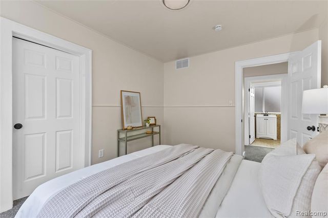 24857 Landau, Center Line, MI 48015