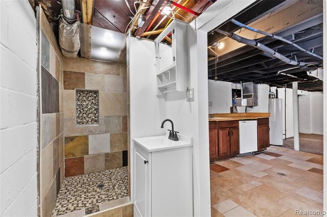 24857 Landau, Center Line, MI 48015