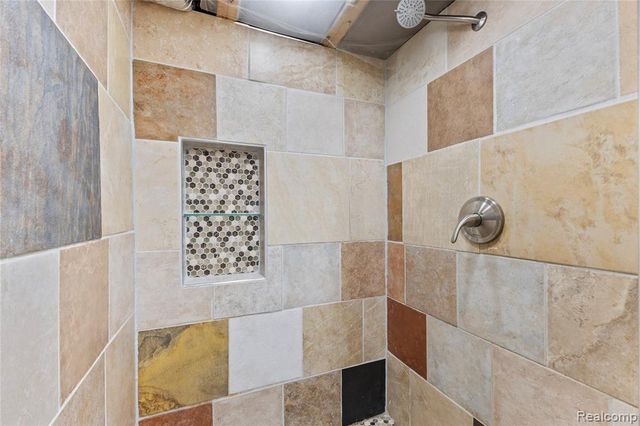 24857 Landau, Center Line, MI 48015