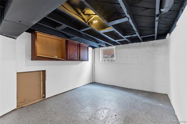 24857 Landau, Center Line, MI 48015