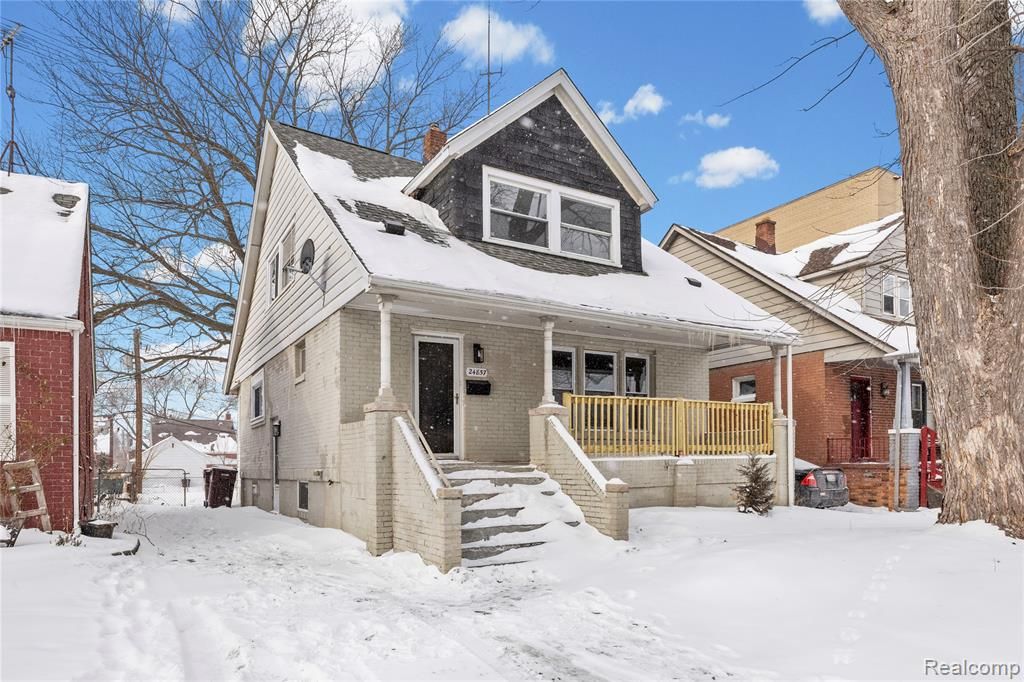 24857 Landau, Center Line, MI 48015