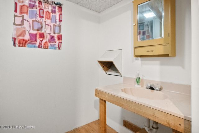 140 N Birchwood Ave, Louisville, KY 40206