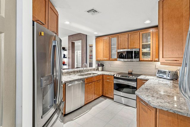 12498 Crystal Pointe Drive 102, Boynton Beach, FL 33437