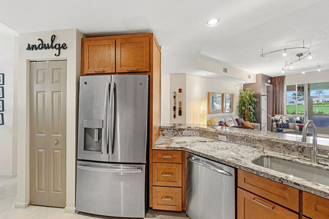 12498 Crystal Pointe Drive 102, Boynton Beach, FL 33437