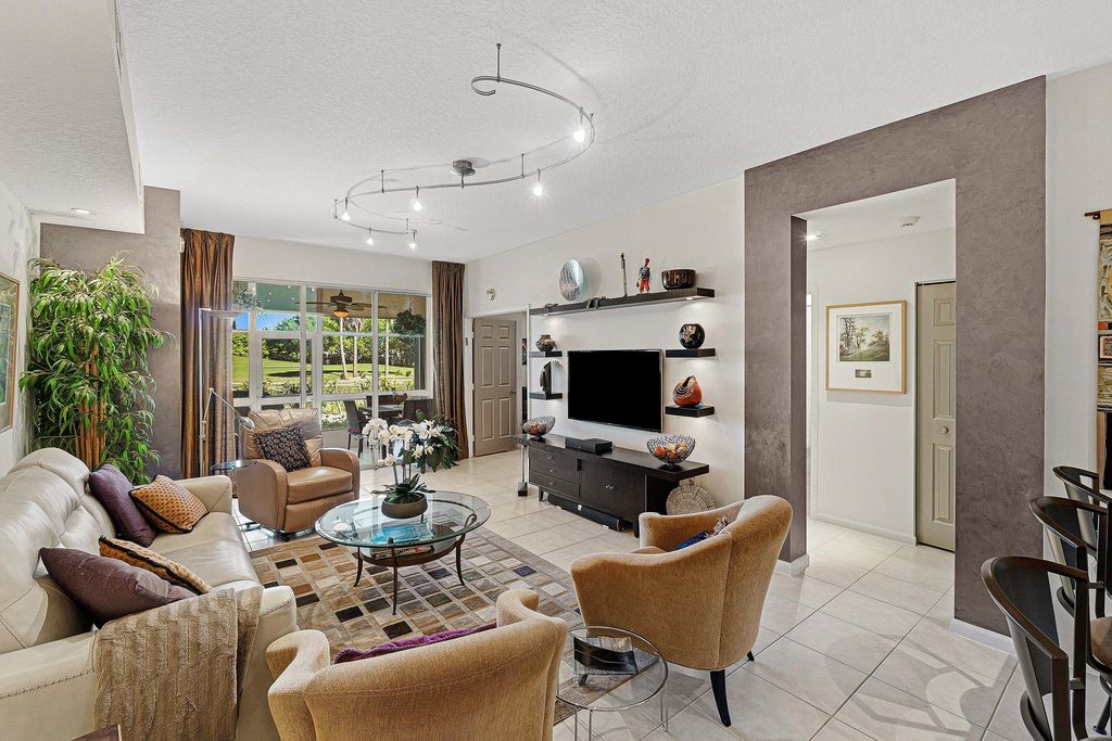 12498 Crystal Pointe Drive 102, Boynton Beach, FL 33437