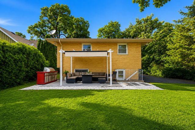 849 E Red Oak Street, Addison, IL 60101