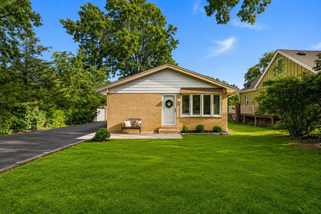 849 E Red Oak Street, Addison, IL 60101