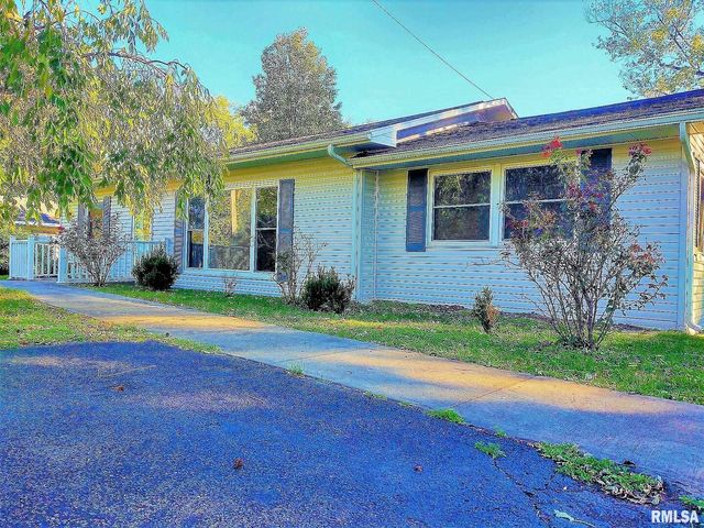 901 LOCUST Street, Vienna, IL 62995