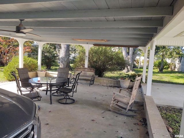 901 LOCUST Street, Vienna, IL 62995