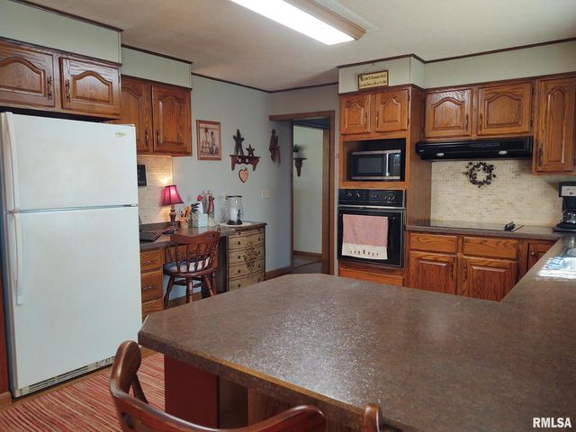 901 LOCUST Street, Vienna, IL 62995