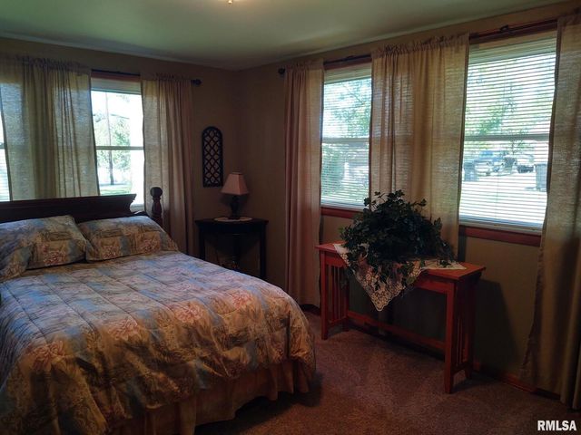 901 LOCUST Street, Vienna, IL 62995