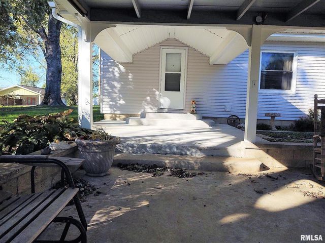 901 LOCUST Street, Vienna, IL 62995