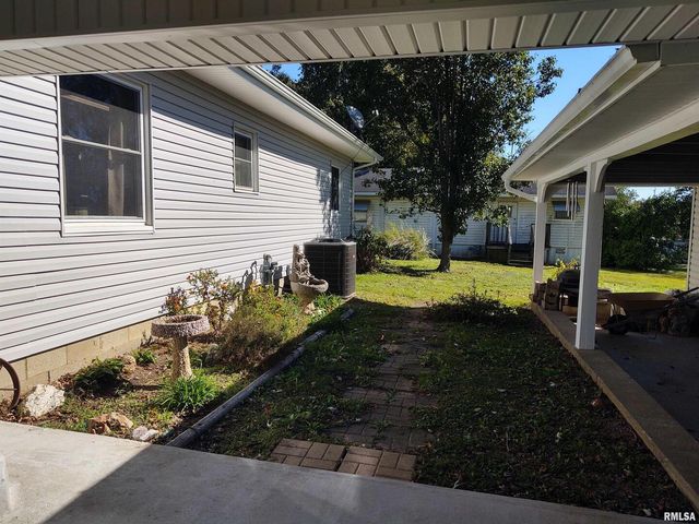 901 LOCUST Street, Vienna, IL 62995