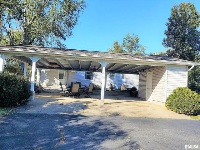 901 LOCUST Street, Vienna, IL 62995