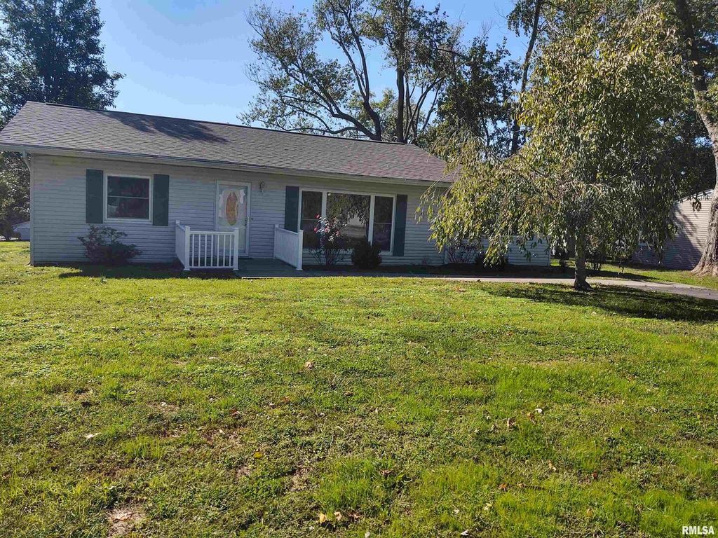 901 LOCUST Street, Vienna, IL 62995