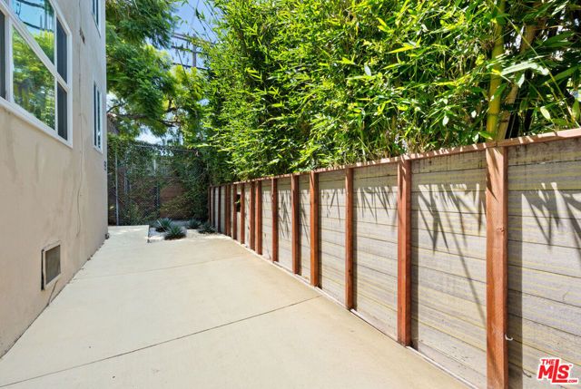 613 Westbourne Drive, West Hollywood, CA 90069
