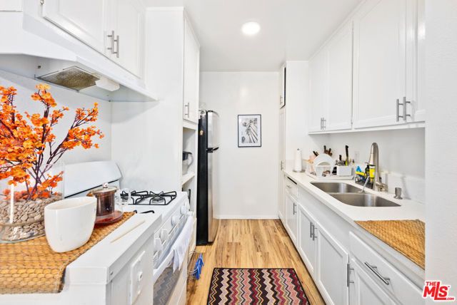 613 Westbourne Drive, West Hollywood, CA 90069