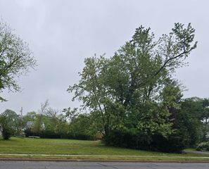 7481 Broadway, Merrillville, IN 46410