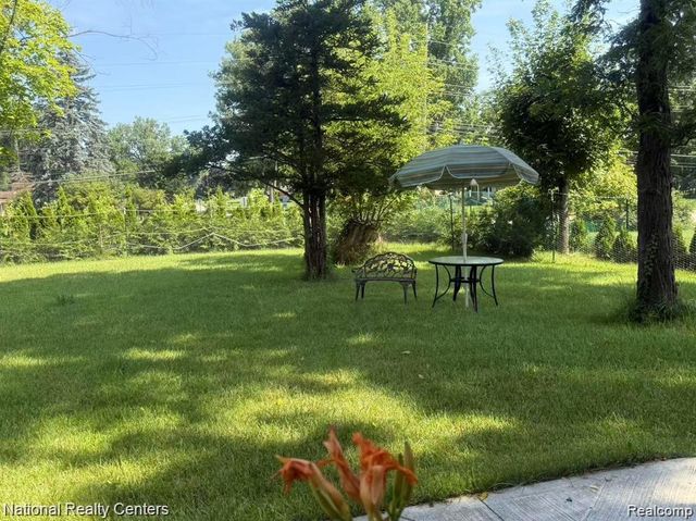 30527 W 11 Mile Road, Farmington, MI 48336