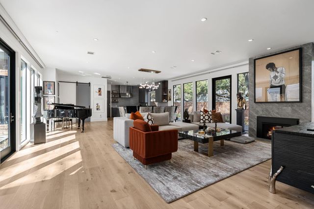 2130 Stanmore, Houston, TX 77019