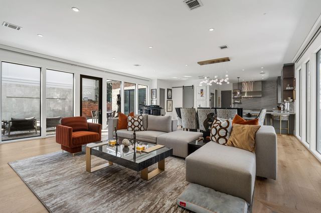 2130 Stanmore, Houston, TX 77019
