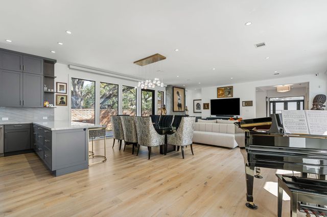2130 Stanmore, Houston, TX 77019