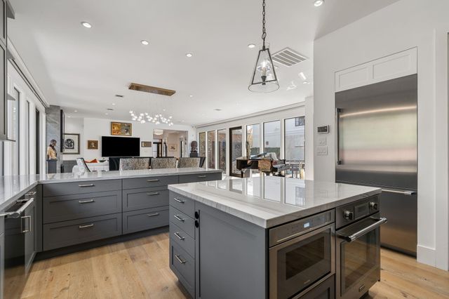 2130 Stanmore, Houston, TX 77019