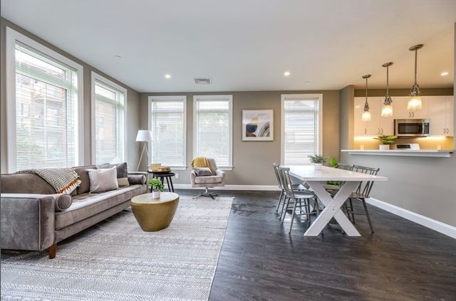 4945 Washington 412, Boston, MA 02132