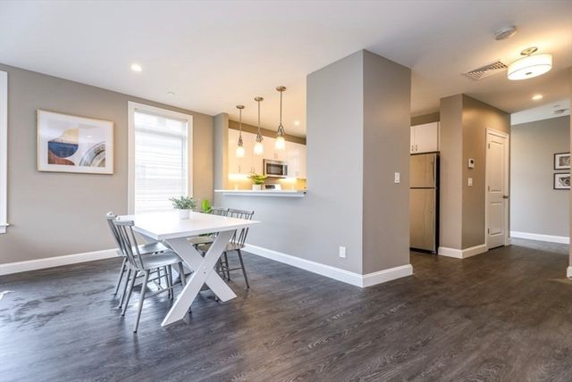 4945 Washington 412, Boston, MA 02132