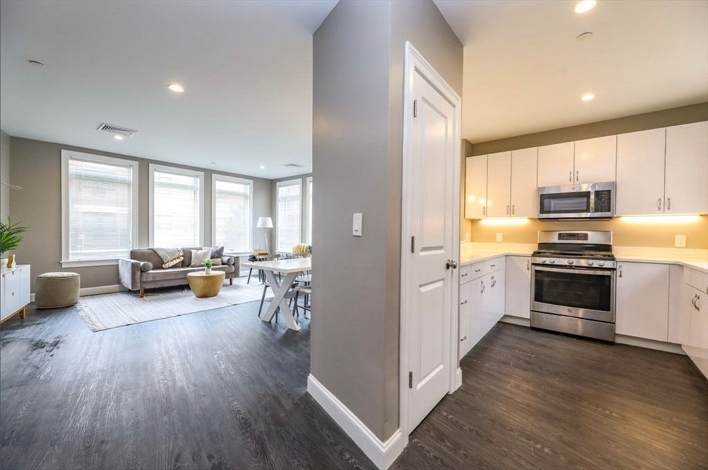 4945 Washington 412, Boston, MA 02132