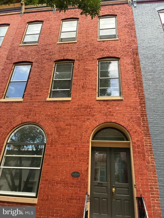 220 S MARKET ST, Frederick, MD 21701