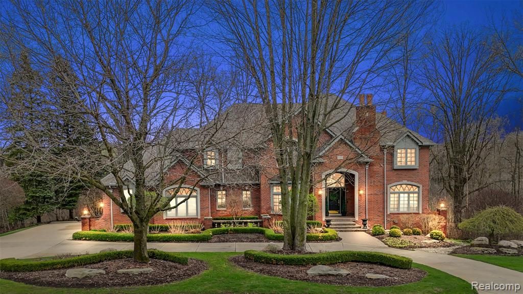 2616 Long Winter Lane, Oakland, MI 48363
