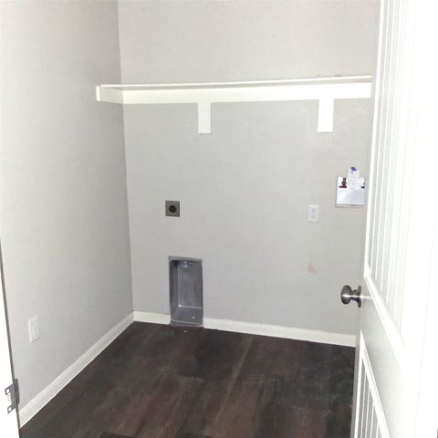 207 E Mccoulskey Street, Terrell, TX 75160