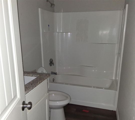 207 E Mccoulskey Street, Terrell, TX 75160