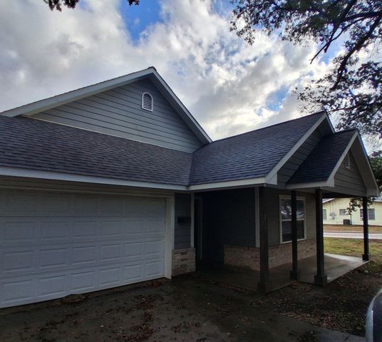 207 E Mccoulskey Street, Terrell, TX 75160