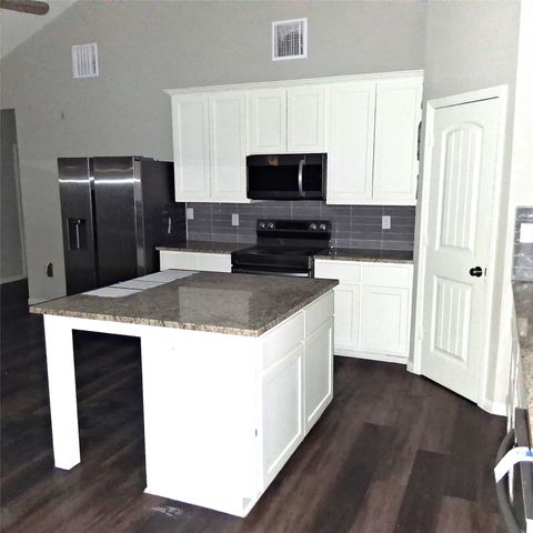 207 E Mccoulskey Street, Terrell, TX 75160