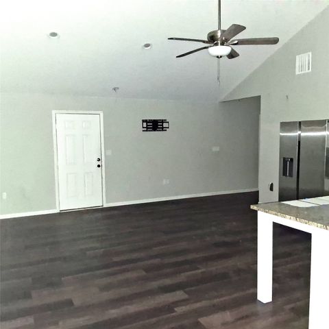 207 E Mccoulskey Street, Terrell, TX 75160