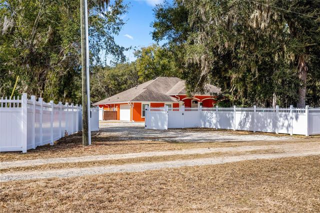 8490 SE 110TH STREET ROAD, Belleview, FL 34420