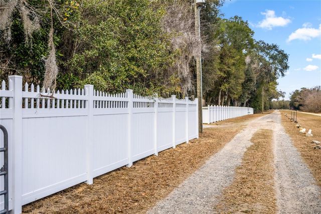 8490 SE 110TH STREET ROAD, Belleview, FL 34420