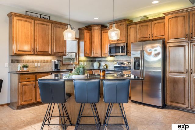 19329 J Street, Omaha, NE 68135