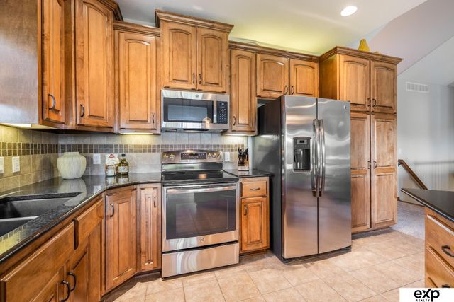 19329 J Street, Omaha, NE 68135