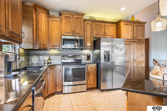 19329 J Street, Omaha, NE 68135