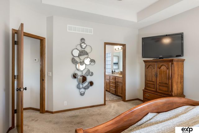 19329 J Street, Omaha, NE 68135